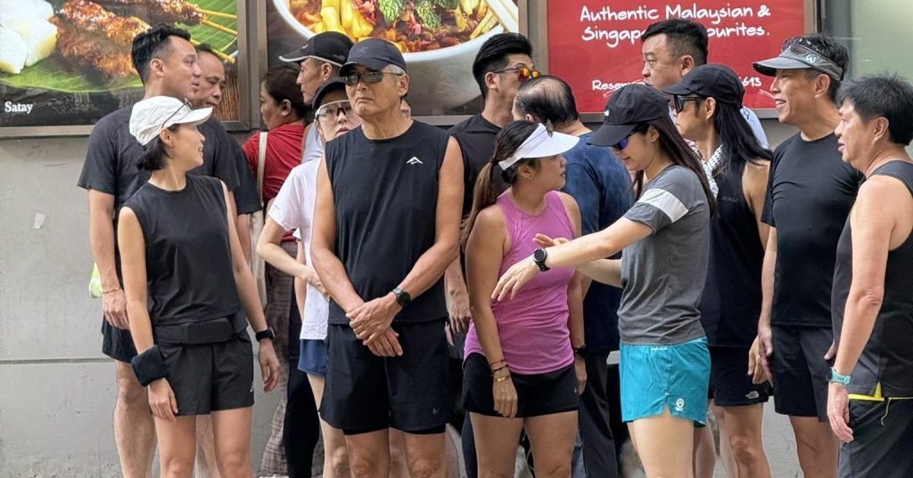 周润发换衣被偷拍 网友狂赞身材好