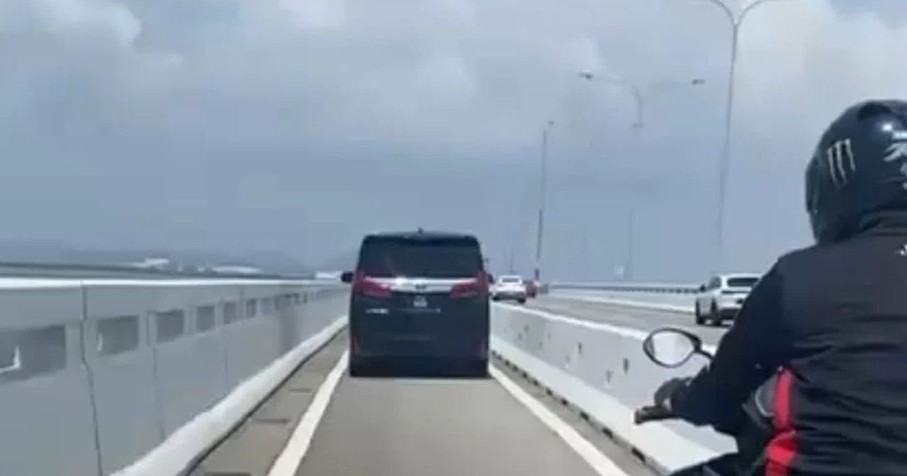 误闯槟城二桥摩托车道 休旅车司机遭开罚单