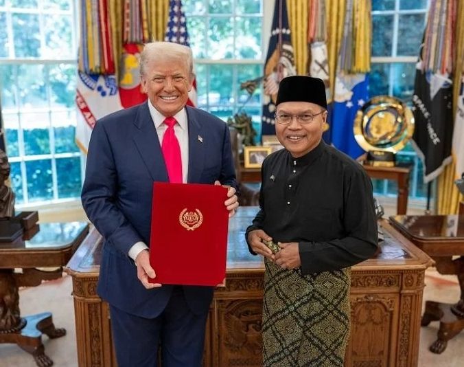 沙鲁依克兰呈国书予特朗普