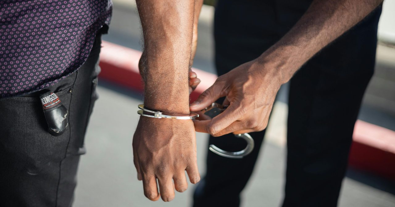 助诈骗集团越堤收赃款 2大马跑腿狮城面控