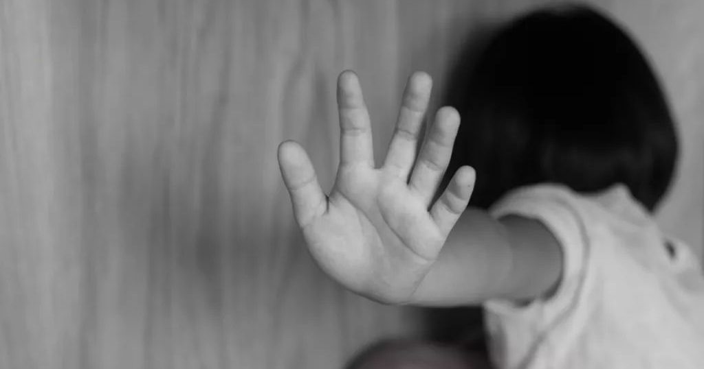 少女遭父亲性侵虐待 为免妹遭殃隐忍10年
