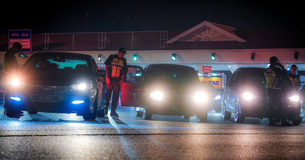 包括一中国籍女司机 路税逾期扣押4豪车