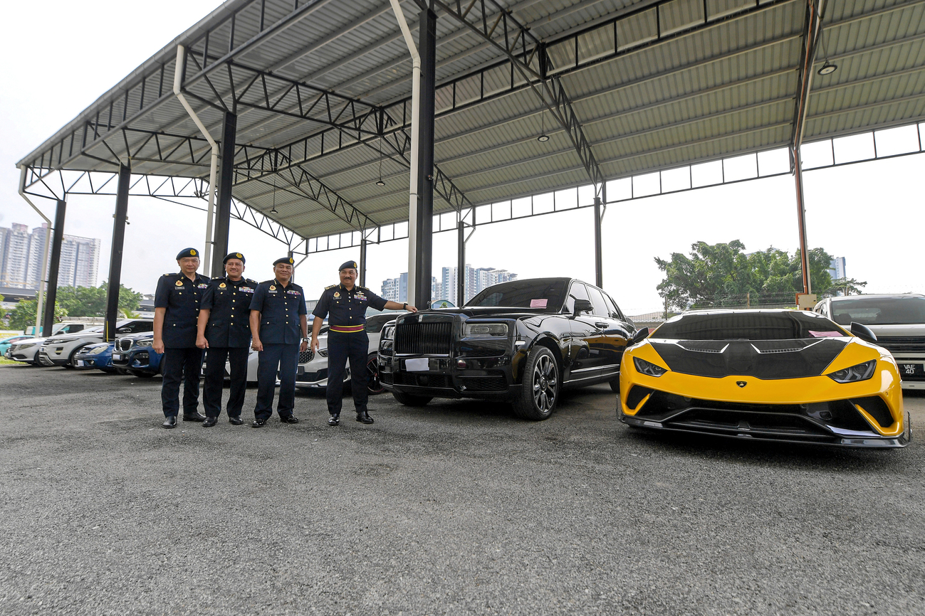 交通局扣押了53辆未缴纳路税和保险的豪车