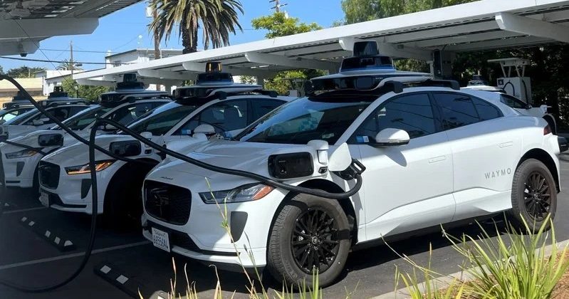 无人驾驶计程车攻占洛杉矶 AI开车不输老司机