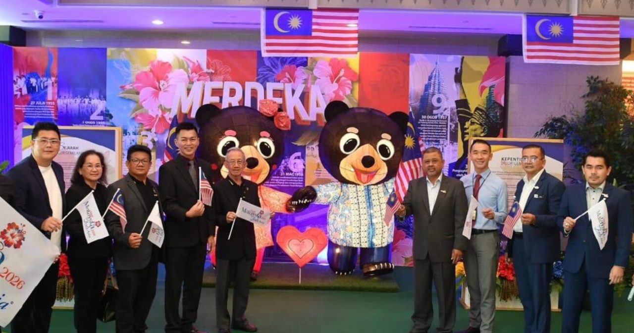 吉祥物太阳熊为主题 旅游部获赠国庆花灯