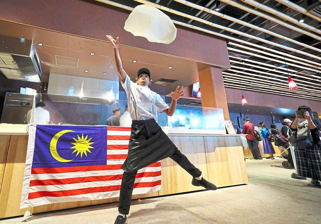 大阪世博会Roti Canai飞饼表演吸引许多国际游客围观 World Expo Osaka 2025