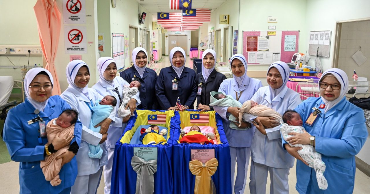 登嘉楼迎来27国庆宝宝