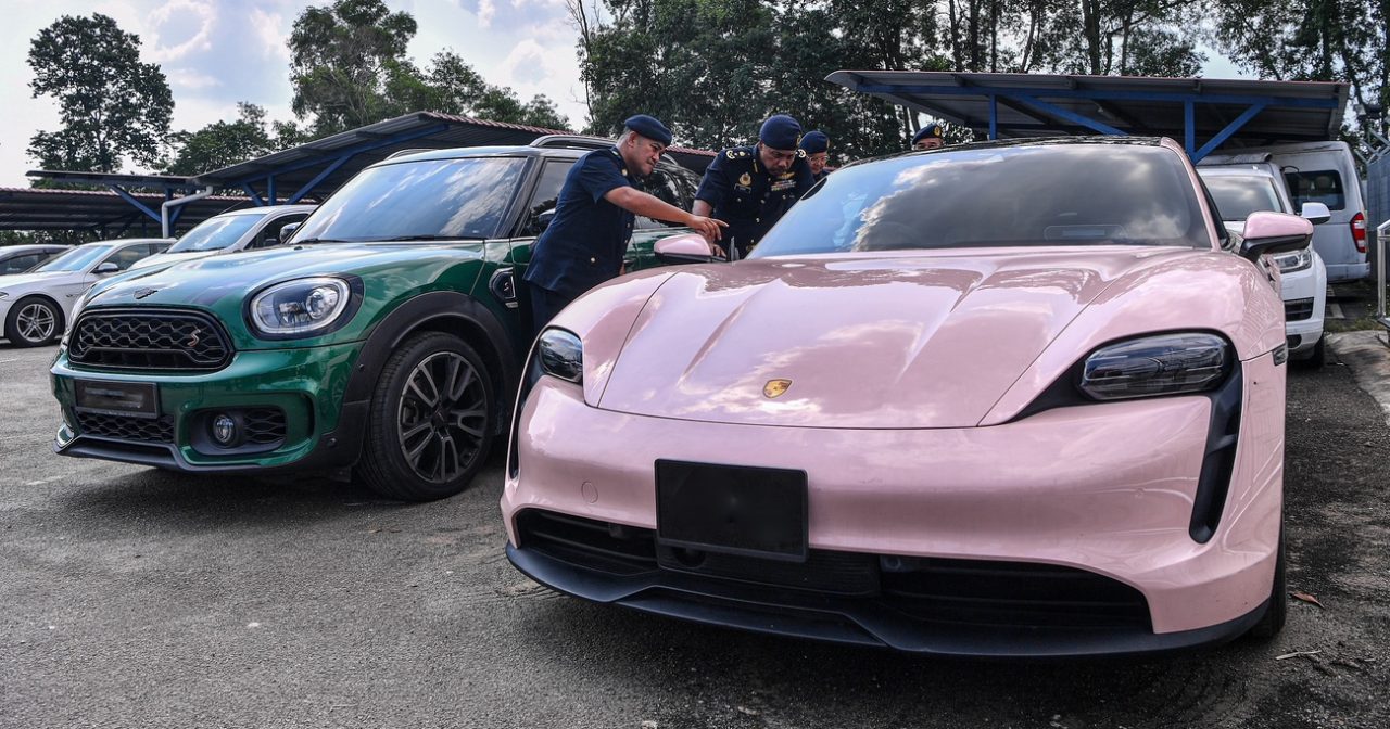 车主称忘办路税车险 10豪车遭交通局扣押