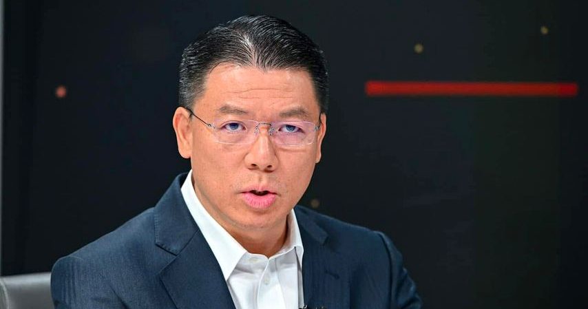 笨珍牙医诊所倒挂国旗事件 倪可敏要求市议会取消禁令