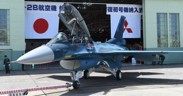 日本自卫队F2战机坠毁 飞行员紧急逃生