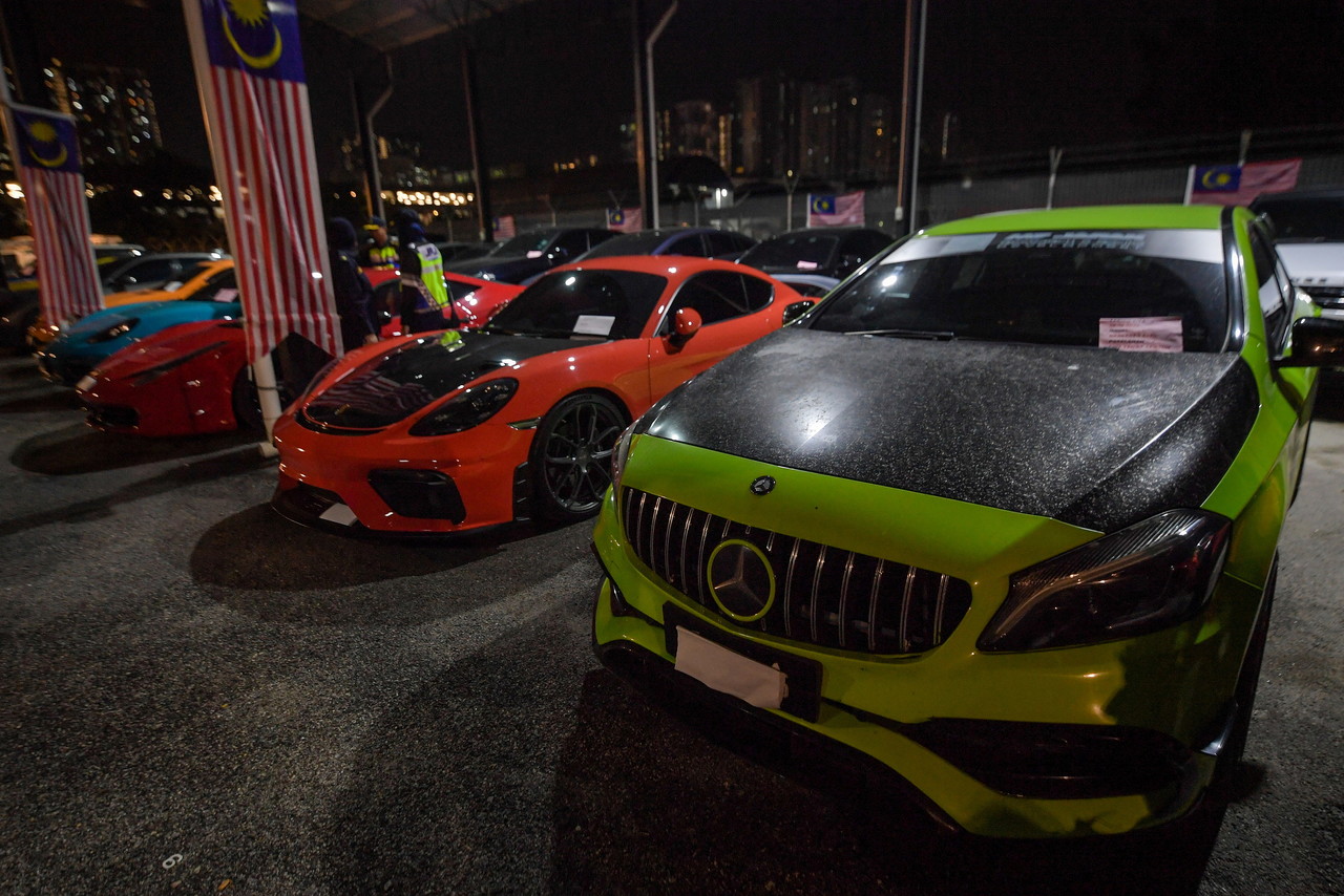 陆路交通局在“豪华行动3.0”中扣押104辆轿车。