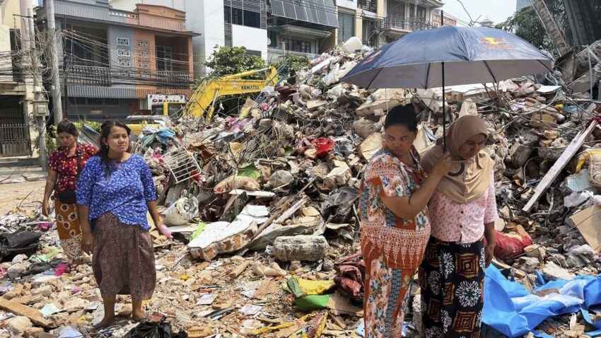 缅甸人口贩运问题严重，尤其针对女性。