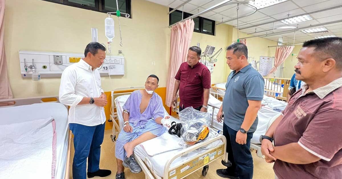 精神异常男闯民宅抢劫 持刀砍伤警员