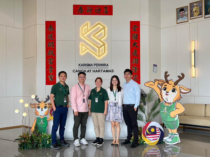 花城综合体育中心在9月将正式运营周末市集,左起王伟业、吴威权、杨翠莲、李群娴和蔡伟伦。