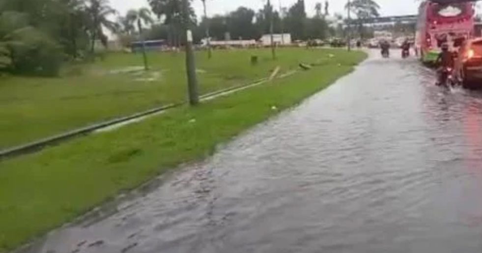 电讯商受促增容量 保障水灾区通讯