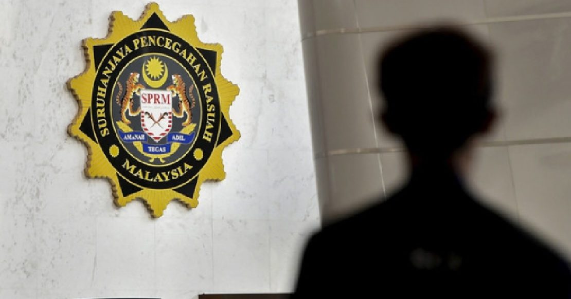 移民局官员夫妻涉贪90万 用贿金开金店买豪车