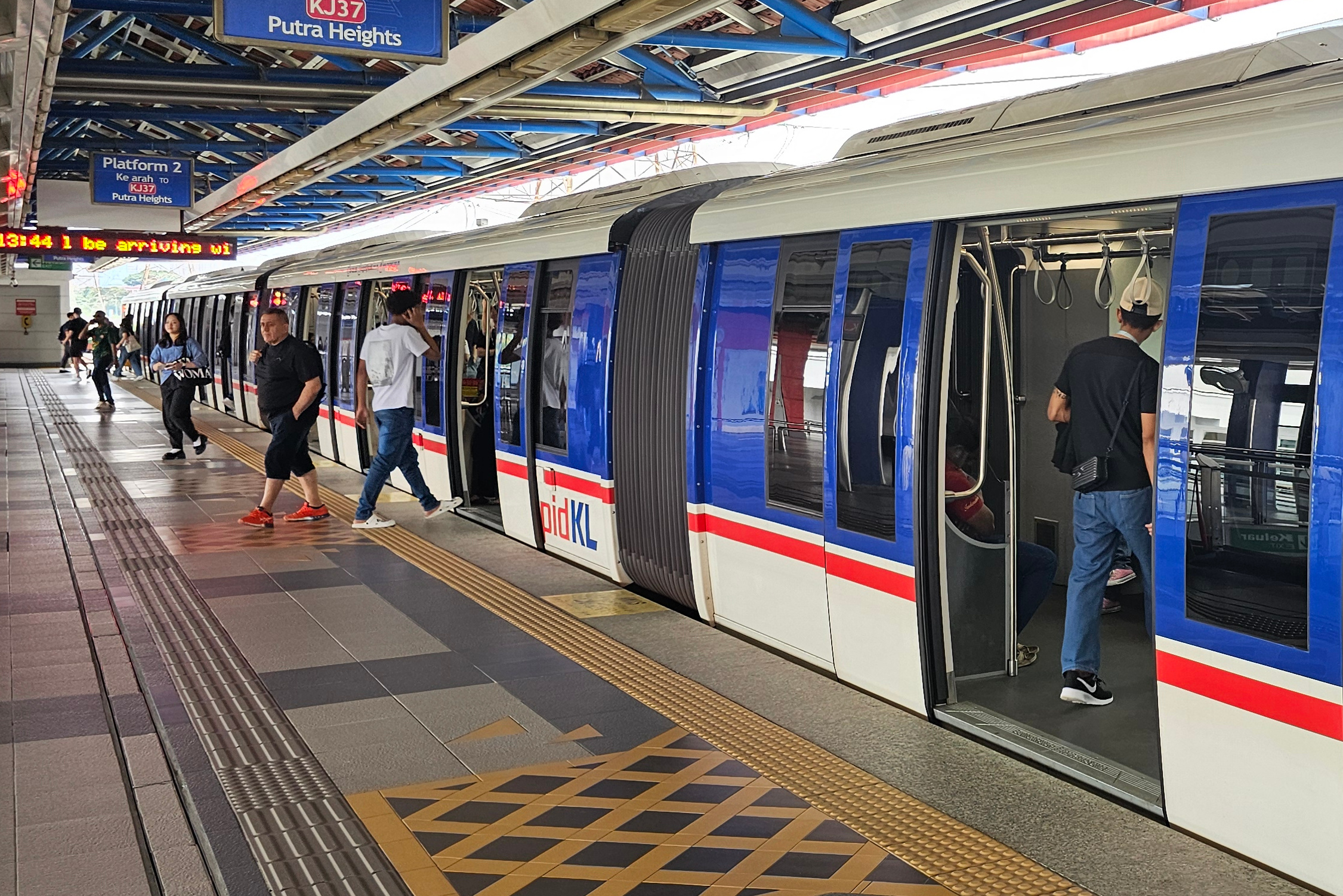 轻快铁 MRT LRT 公共交通