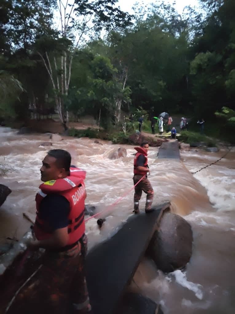 新古毛原住民村山洪爆发