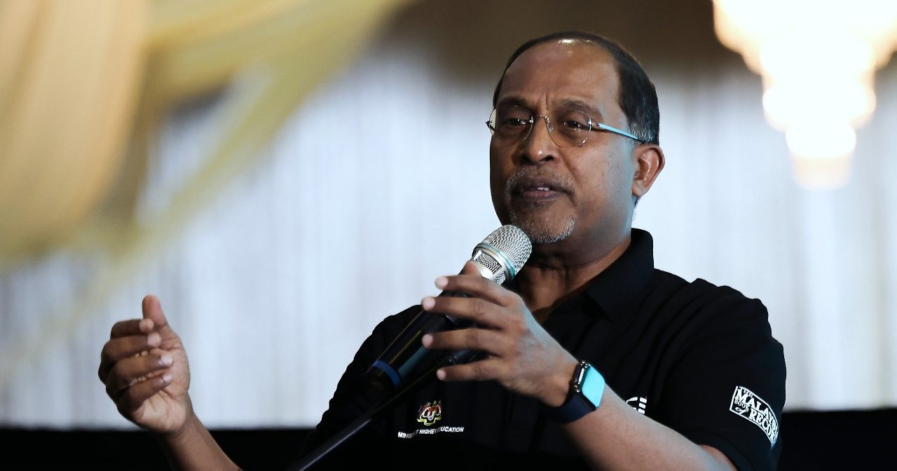 高教部长强硬表态 升学问题勿政治化