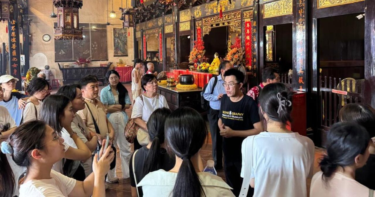 青云之顶,静听雨花飞/郑秉吉