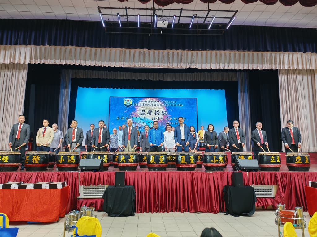 郑立慷吁社会重视人才培育 肯定华社独中贡献