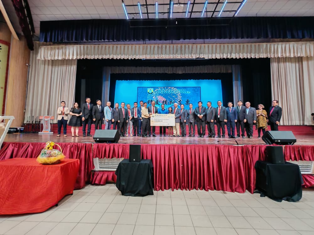 郑立慷吁社会重视人才培育 肯定华社独中贡献