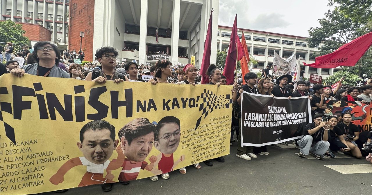 菲律宾治水弊案引发示威潮 军方“红色警戒”防颠覆