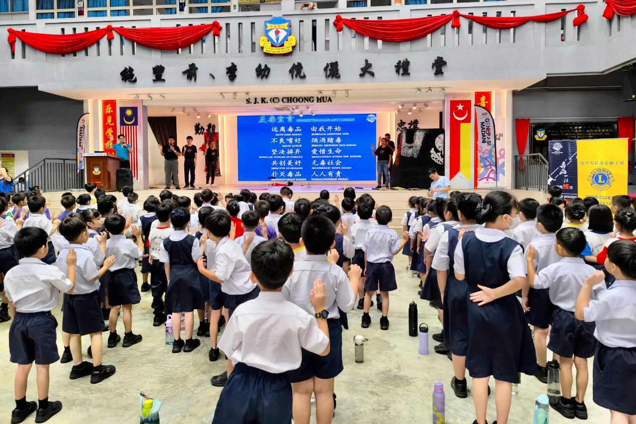 雪州狮子会滥用毒品醒觉运动,学生们宣读反毒宣言,展现对毒品说不的决心。