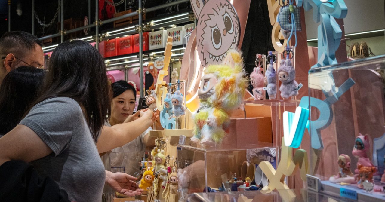 LABUBU迷你版价崩 隐藏款腰斩黄牛惨亏