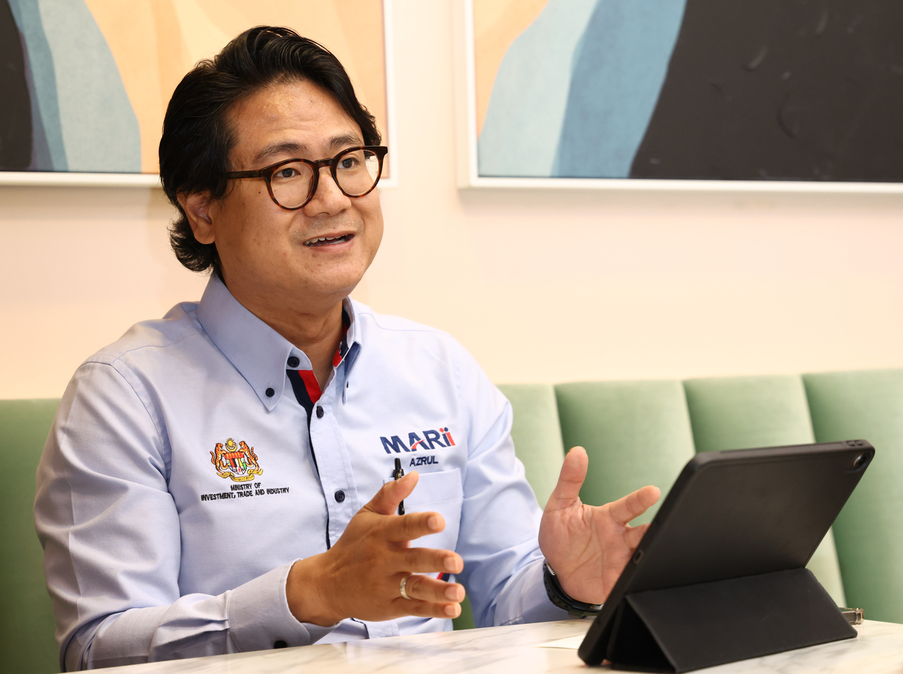 阿兹鲁指出，要实现电动车的真正普及，关键转折点是售价低于10万令吉的电动车。