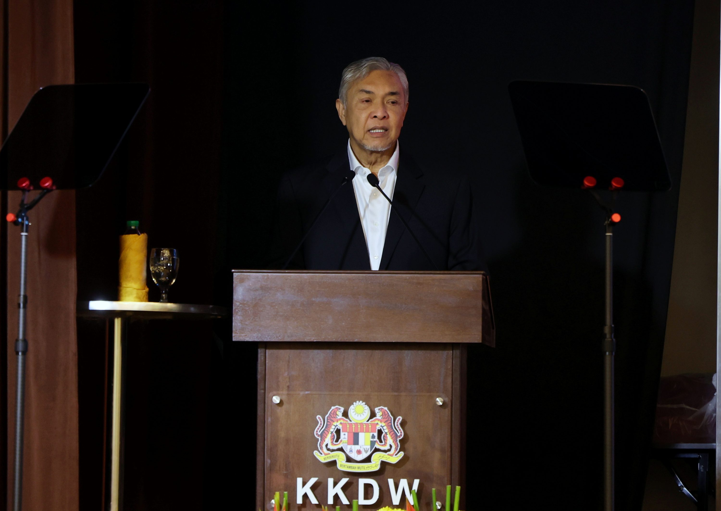 阿末扎希出席主持2026年大马旅游年全国委员会会议。