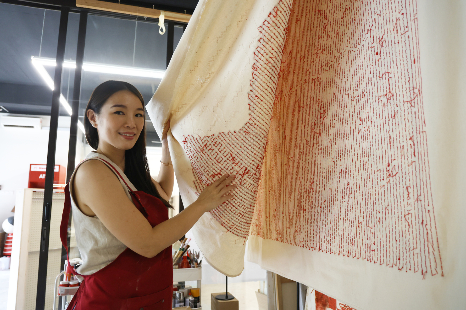 当代艺术家康怡(Red Hong Yi)