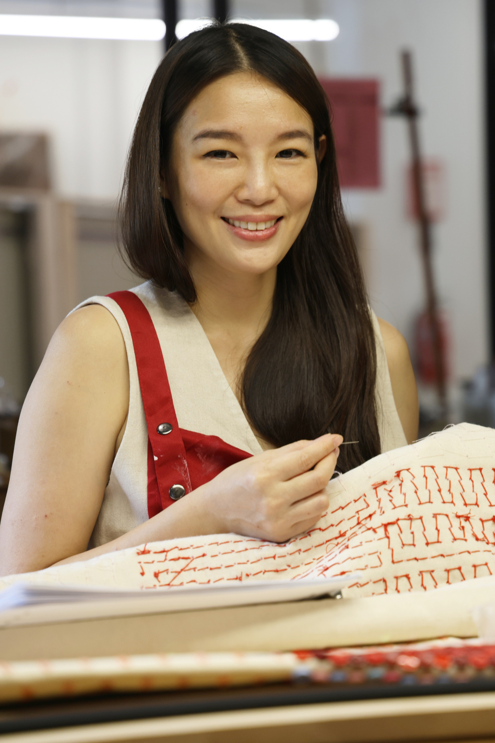 当代艺术家康怡(Red Hong Yi)