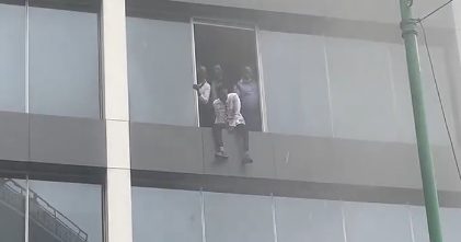 尼日利亚商场大火10死 疑欠消防设施民众跳楼逃