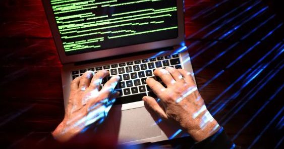 近半马企遭AI威胁 风险三倍飙升