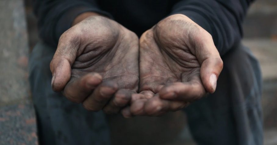 蕉赖现“带娃卖惨”骗局 母女反复讨钱引网民质疑