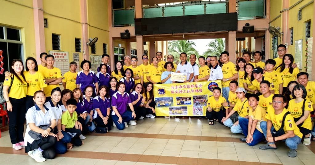 德总赈灾特工队巡回活动到文德甲进行布施