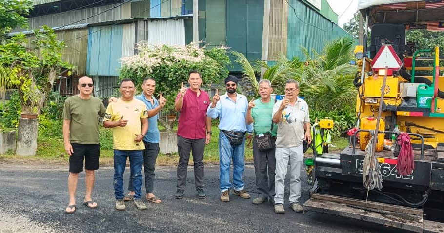 文德甲工业城数路段  展开铺路和提升