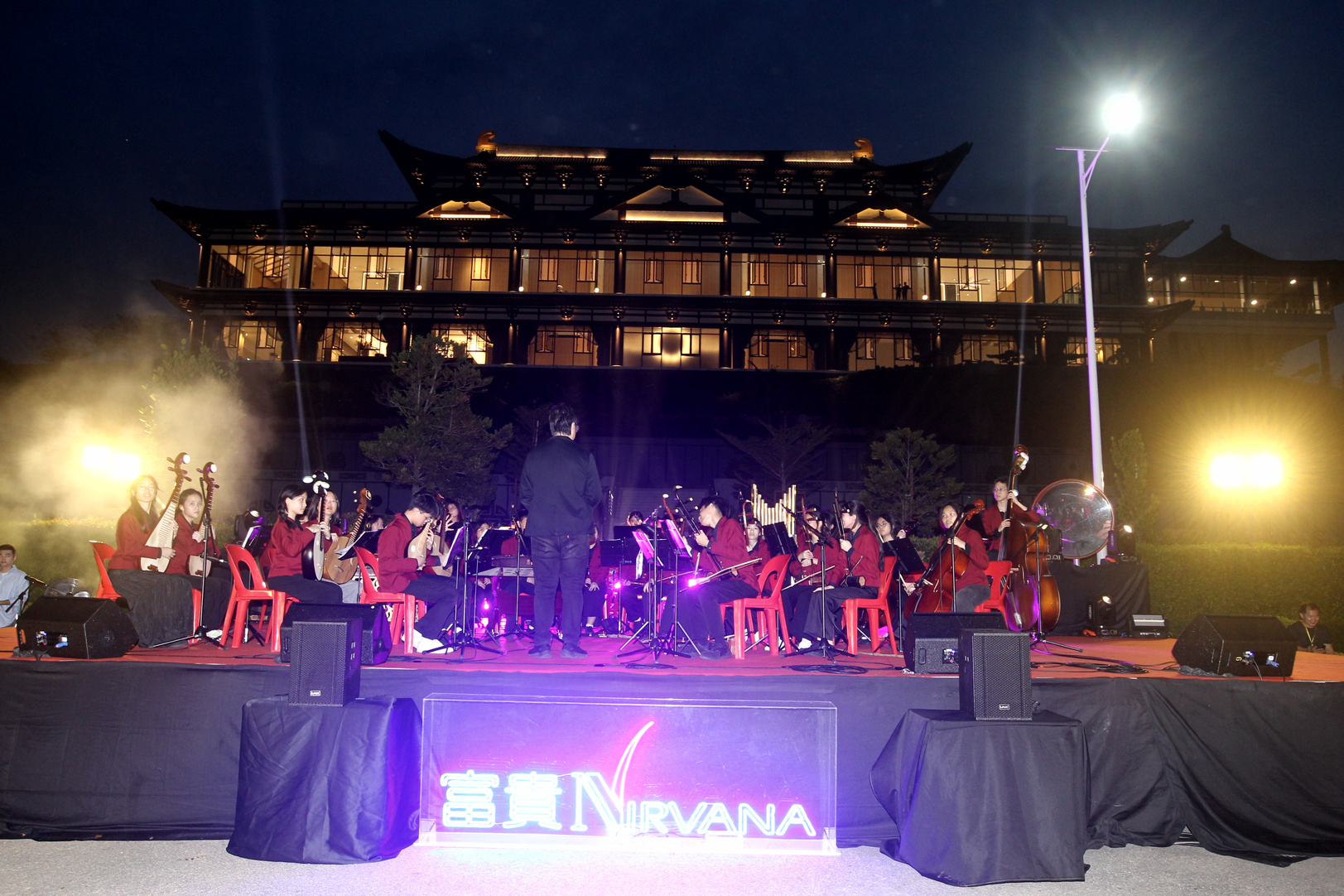 巴生光华独中带来的华乐演奏,余音绕梁,回荡园区,旋律悠扬动人。