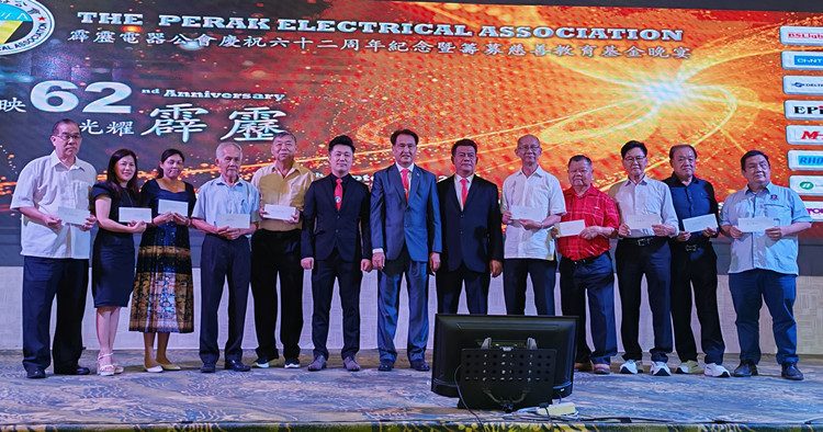 霹雳电器公会62周年庆 30万教育金捐10中小学