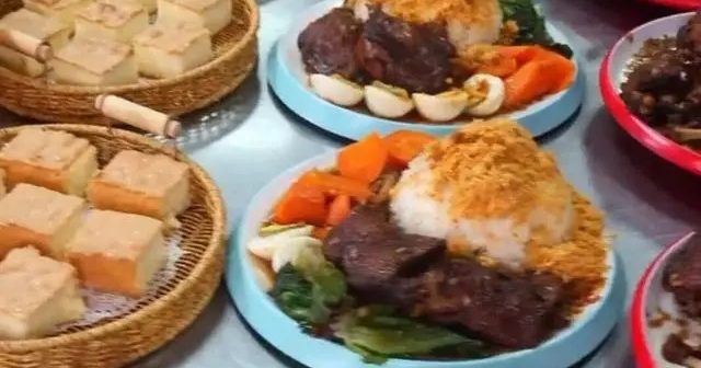 中国幼儿园“两位数餐费”豪吃鲍鱼龙虾 十个班级9厨师待命备餐