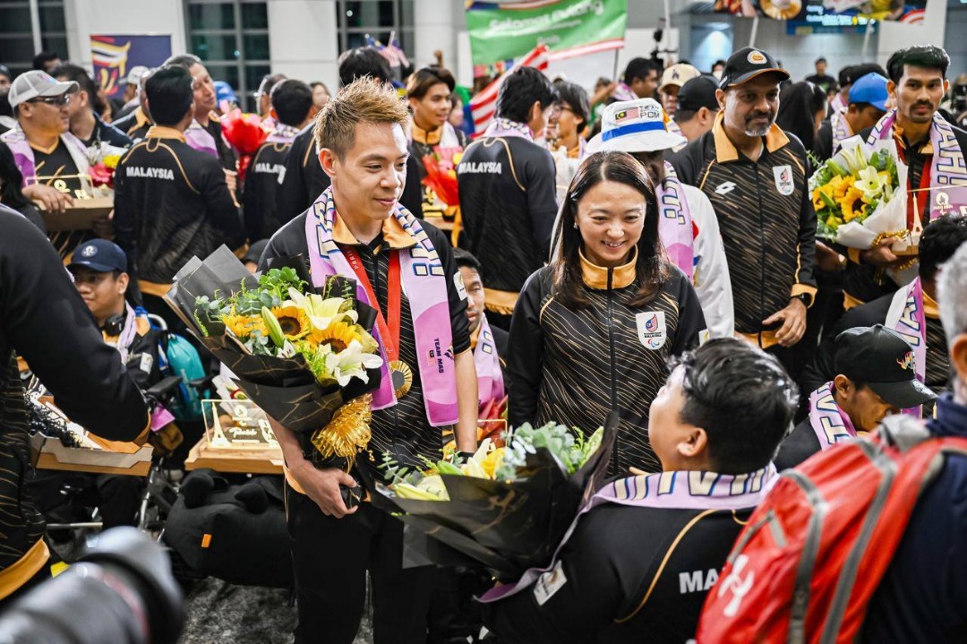 杨巧双在脸书中，上载与谢儮好夺得残奥会金牌的合照。