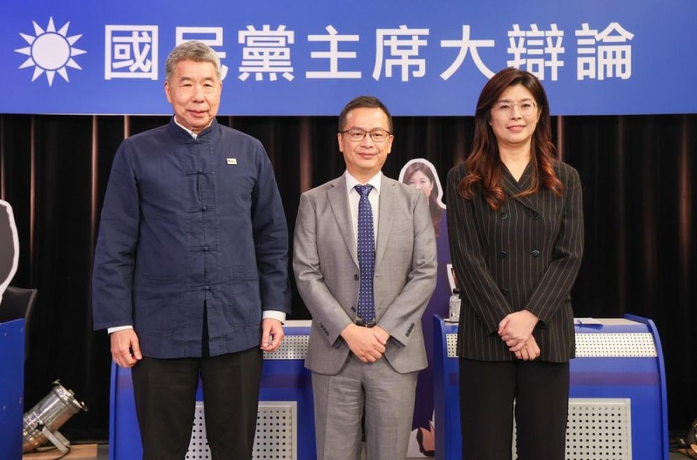 中天新闻20日下午举办“国民党主席大辩论”，邀请党主席候选人郑丽文（右起）、罗智强、张亚中与郝龙斌参与，不过郝龙斌未出席。