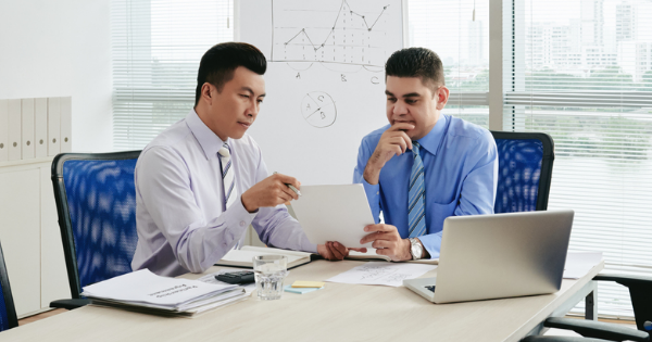 63%企业提到的人才短缺与人力成本上升,显示技术型员工紧张与薪资压力,已成为跨行业的共性。