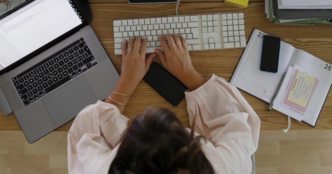 公务员居家办公开路 私企或掀灵活办公改革潮