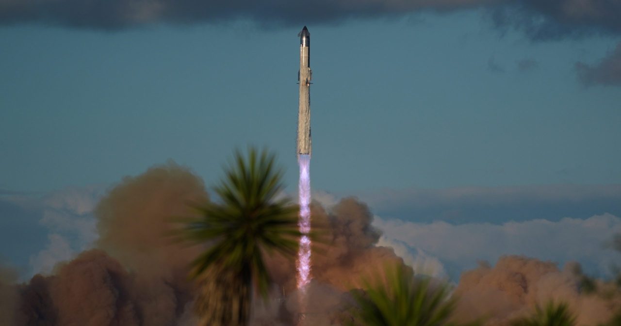 【视频】SpaceX星舰第11次试射成功 马斯克首次户外亲睹