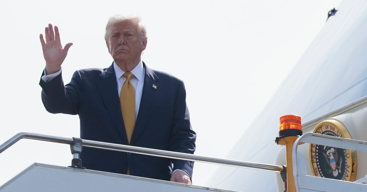 特朗普启程赴日本晤高市早苗 首站访德仁天皇、美日峰会周二展开