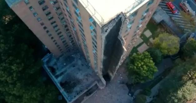 【视频】纽约高楼惊现垂直裂角 突“剥开”坍塌尘雾冲天