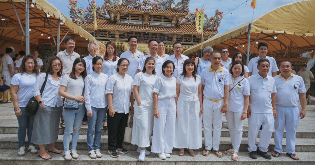 林慧英与王丽丽 率妇组访北海斗母宫