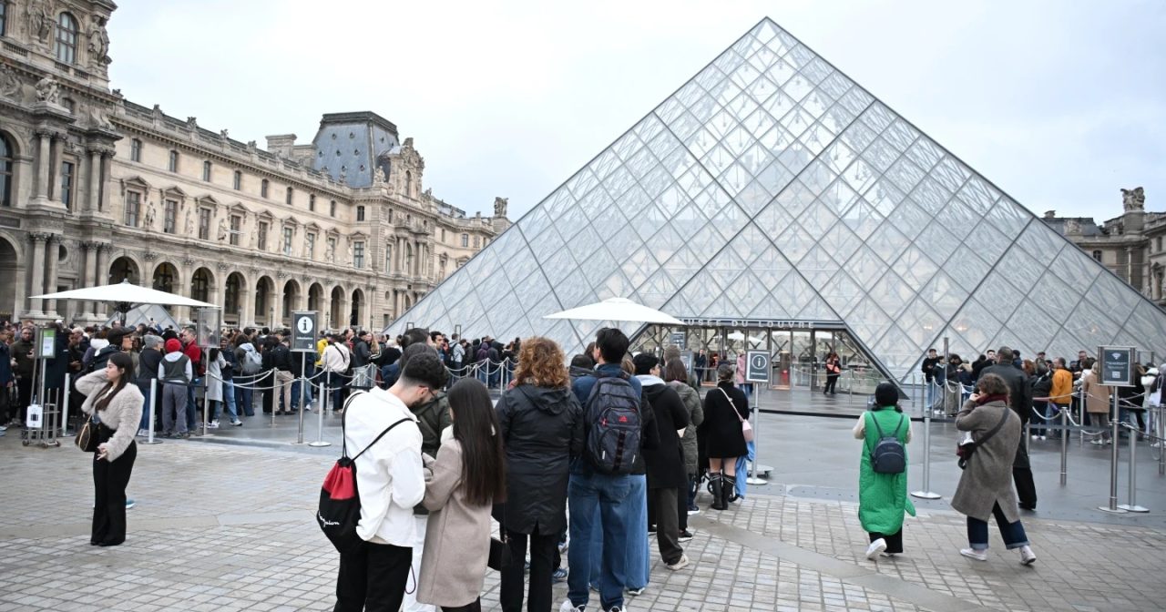 罗浮宫世纪窃盗案 2嫌疑人落网了